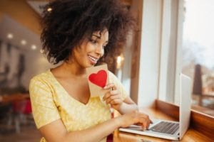 Is Online Dating Worth It? Does It Really Work? [in 2021]
